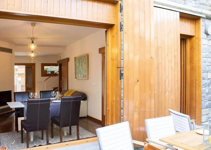 En Urbanización, Ideal Esquí *